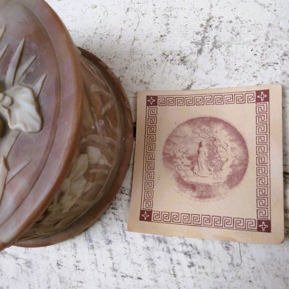 Beautiful Round Vintage Incolay Stone Carved Irises/Orchids Trinket/Jewelry Box - Picture 4 of 11